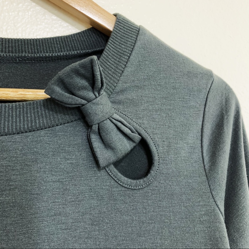 Long Sleeve Gray Top w/ Keyhole & Bow Detail